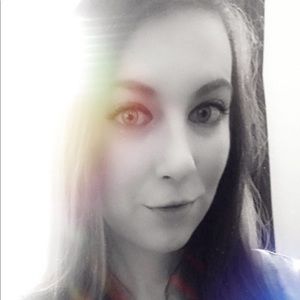 Meet your Posher, Cassandra